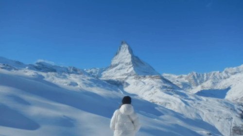 EN IMAGES. Les Alpes suisses déroulent leur paradis blanc