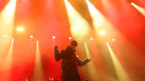 L’un des artistes du groupe de rap Kneecap inculpé pour offense terroriste