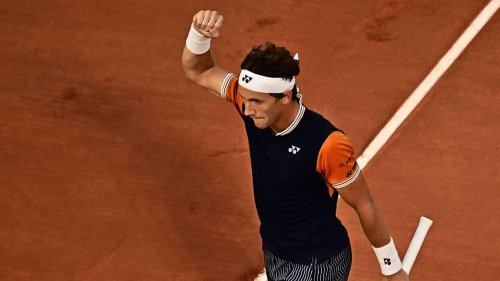 Roland-Garros. Casper Ruud domine Holger Rune en quatre sets et file en demi-finales