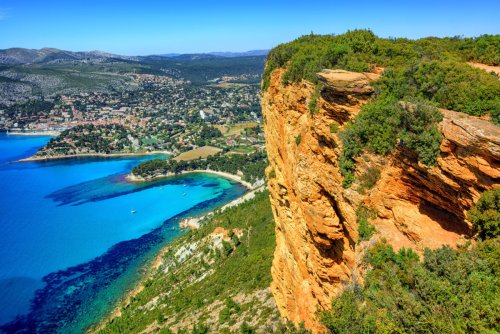 La plus haute falaise maritime de France n'est pas à Étretat, on en trouve de 4 fois plus hautes à...