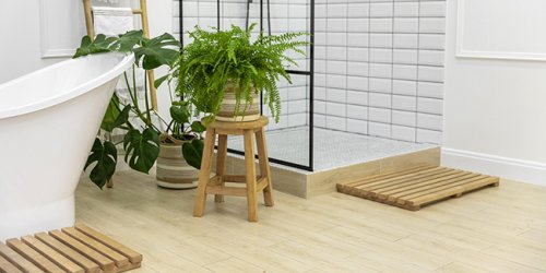 Parquet dans la salle de bains : bonne ou mauvaise idée ?