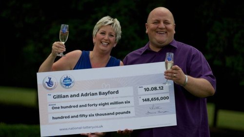 Le grand gagnant de l’EuroMillions quitte son manoir de luxe et retourne vivre chez sa mère