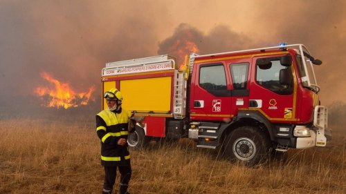 Dans le Maine-et-Loire, le feu progresse encore : 700 ha de forêts brûlés, 400 pompiers mobilisés