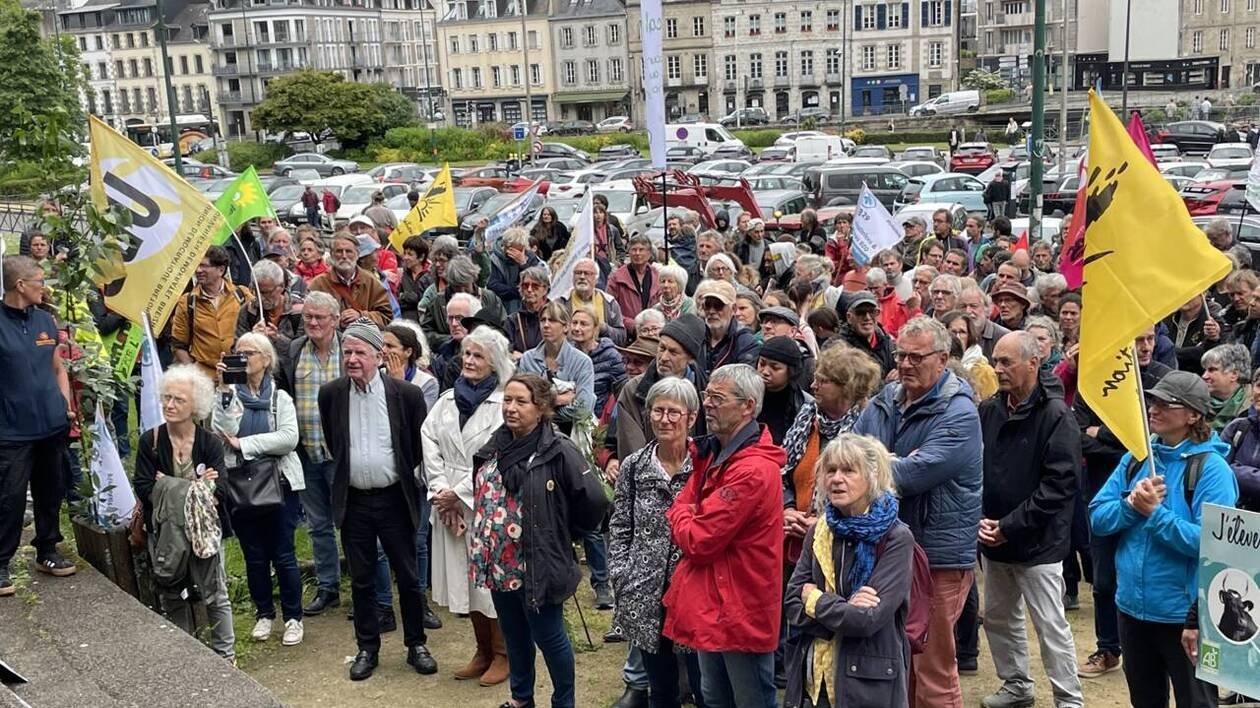 Dans le Finistère, 200 agriculteurs défendent la filière biologique