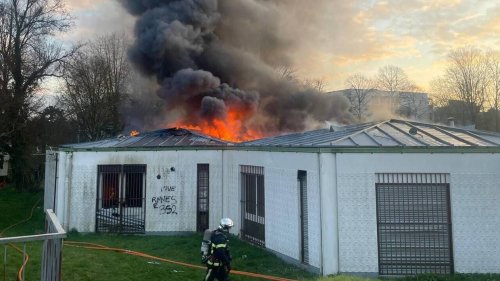 Un centre commercial désaffecté détruit dans un incendie à Rennes