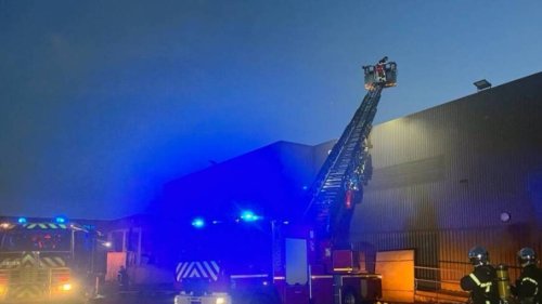 Un feu se déclare dans les réserves d’un supermarché au nord de Rennes : les clients évacués