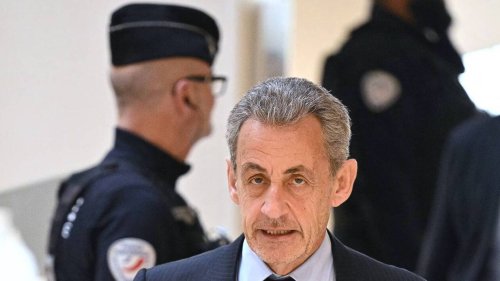 Le bracelet électronique de Nicolas Sarkozy a été retiré, annonce le parquet de Paris