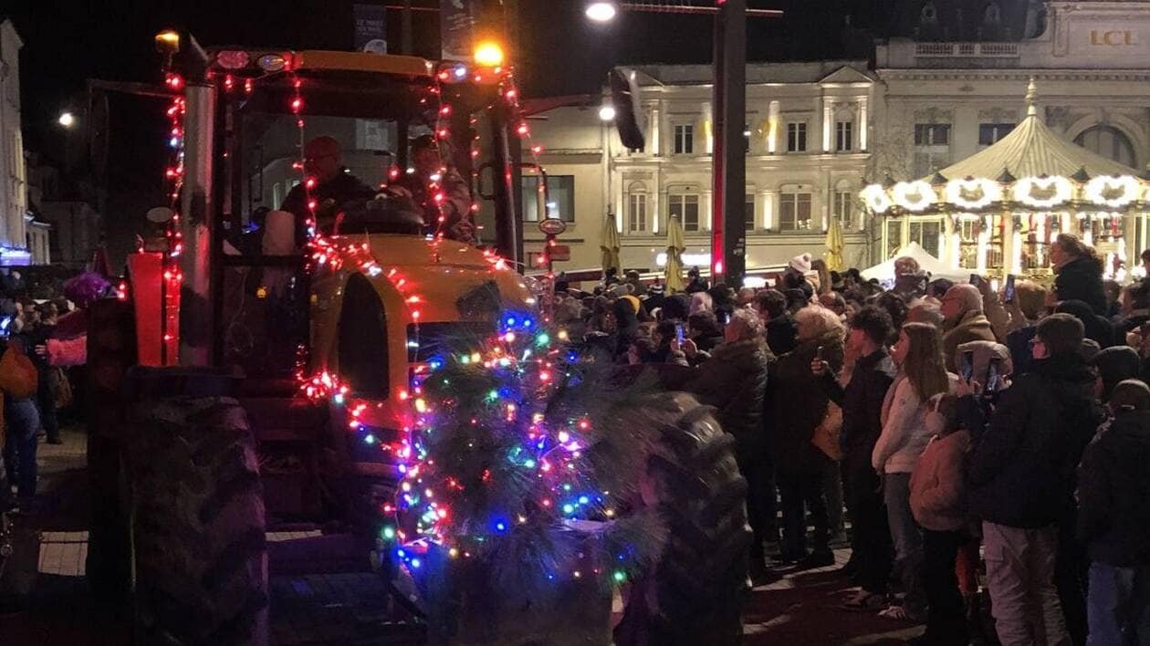 Guirlandes, tracteurs et agriculteurs : où voir le défilé des tracteurs illuminés des fêtes de fin d’année en