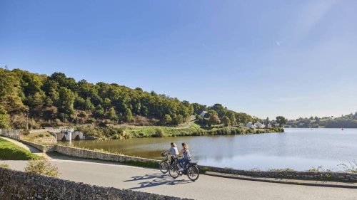 Ce petit village breton est un véritable écrin de nature traversé par l’eau