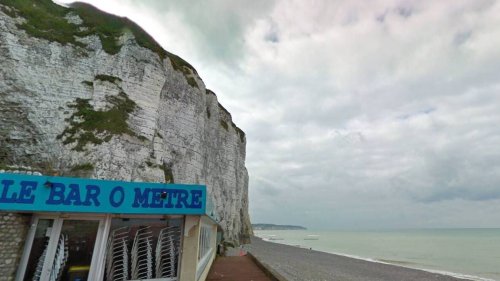 Un pan de falaise s’effondre, le blockhaus tombe dans la mer à Dieppe