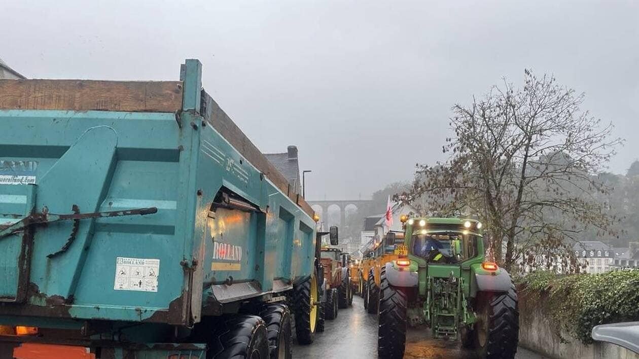 Manifestation agricole en Bretagne : ivre au volant d’un tracteur, l’agriculteur fonce sur un radar devant les