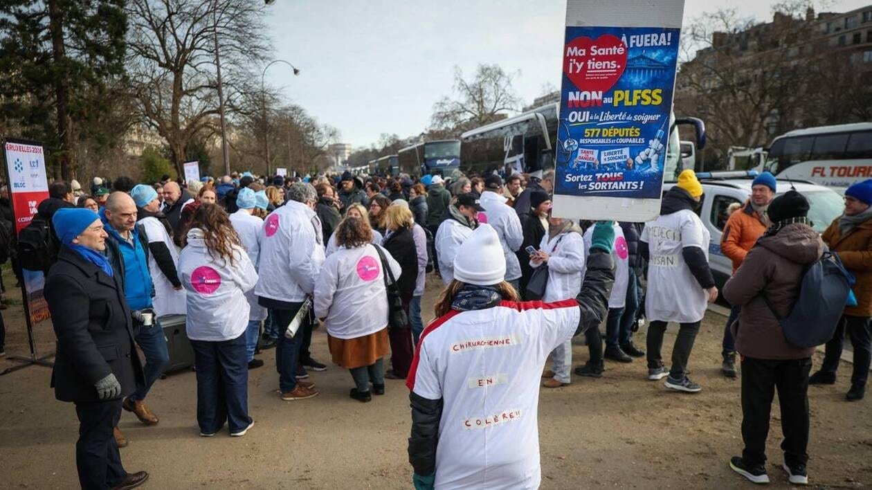 Pourquoi les médecins, en grève, cherchent à faire le lien avec la situation des agriculteurs