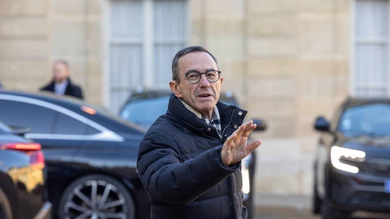 Bruno Retailleau a offert une bouteille de trouspinette à chaque ministre du gouvernement Bayrou