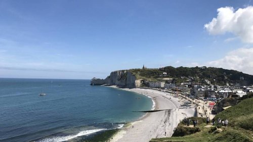 Onze pompiers dont des sauveteurs aquatiques interviennent au pied des falaises près d’Étretat
