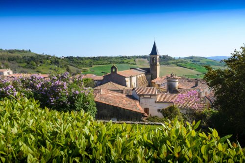 Entre Toulouse et Albi, ce village au nom mondialement connu est un des plus beaux de France