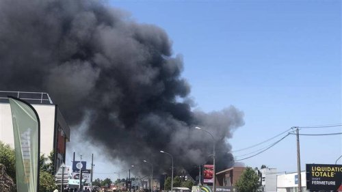 Incendie en cours dans le magasin d’ameublement Centrakor, près de Nantes
