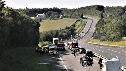 Plusieurs véhicules impliqués dans un « carambolage » sur l’A84 dans le Calvados : l’autoroute ferme