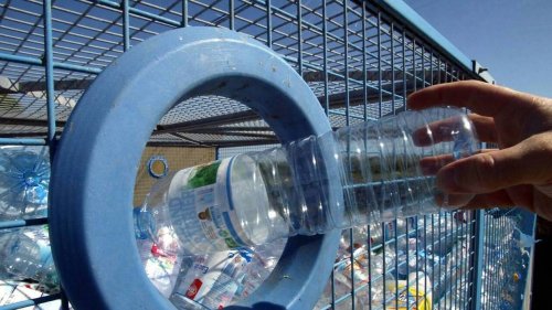 Recyclage. Peut-on écraser ou aplatir les bouteilles en plastique avant de les jeter ?