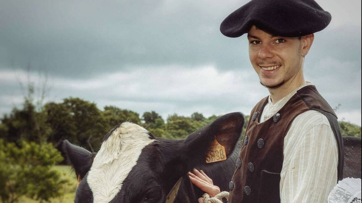 Il aime les vaches et la danse bretonne : à 23 ans, il candidate à Mister France Agricole pour « encourager le