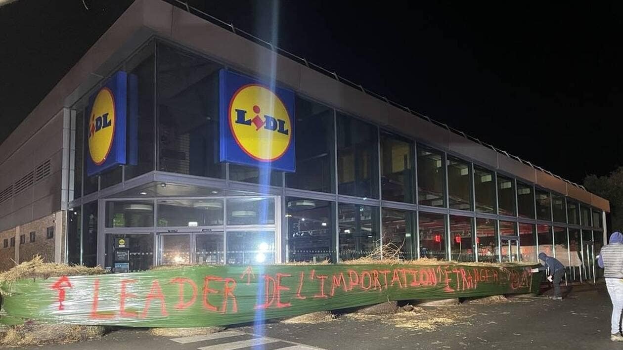 Dans le pays de Morlaix, plusieurs enseignes Lidl ciblées par des déversements de déchets agricoles