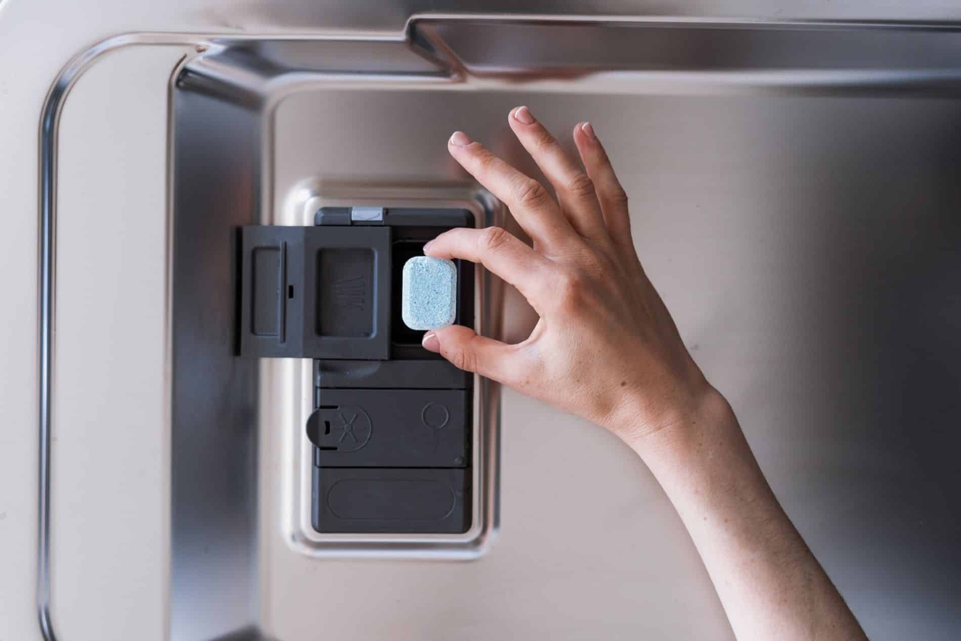 Pastilles pour lave-vaisselle : ces 3 usages détournés sont ultra efficaces dans la salle de bain et les toilettes