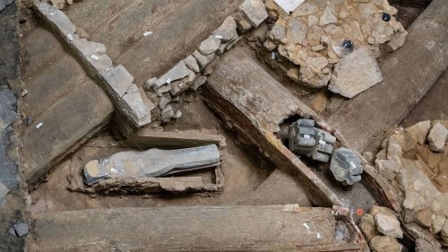 Notre-Dame de Paris : les sarcophages en plomb mis au jour sont ceux d’un chanoine et d’un noble