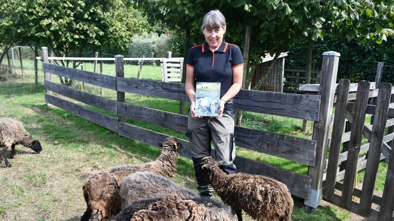 Spécialiste de l’écopâturage à Malansac, elle publie un livre sur l’élevage des moutons d’Ouessant