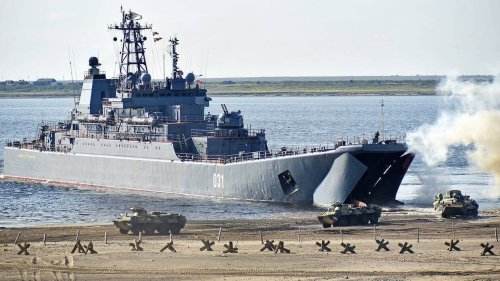 Six navires russes en transit dans la Manche : pour un débarquement de troupes en Ukraine ?