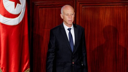 En Tunisie, le président suspend la Constitution pour s’arroger les pleins pouvoirs