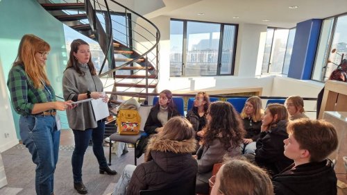 100 jeunes femmes à la découverte des industries de la mer, à Brest