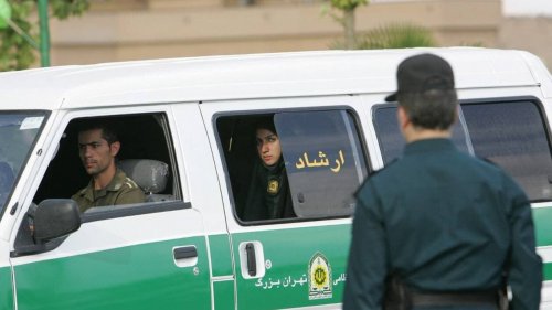 Iran. C’est quoi cette « police des mœurs » qui tyrannise les femmes ?