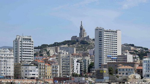 Incendie d’un immeuble à Marseille : sept personnes en « urgence relative », une vingtaine d’évacués