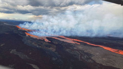 EN IMAGES. À Hawaï, l'éruption spectaculaire du plus grand volcan actif du monde continue