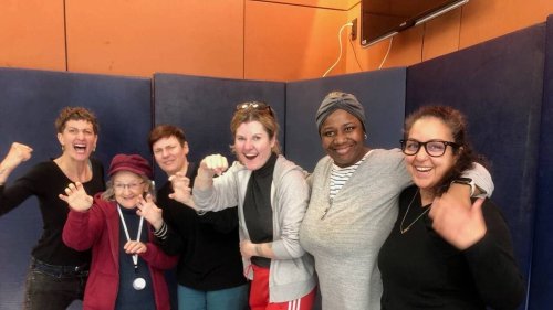 Autodéfense féministe : quand les femmes sourdaveugles reprennent leur espace, en Bretagne