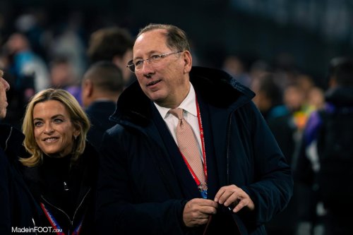 John Textor sifflé par les supporters lyonnais à Louis-II