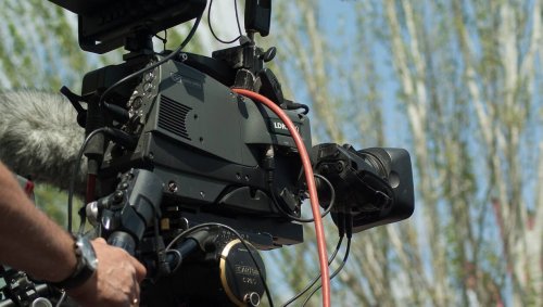 « Entre 600 et 1 100 € par jour de tournage » : TF1 cherche des maisons pour une série