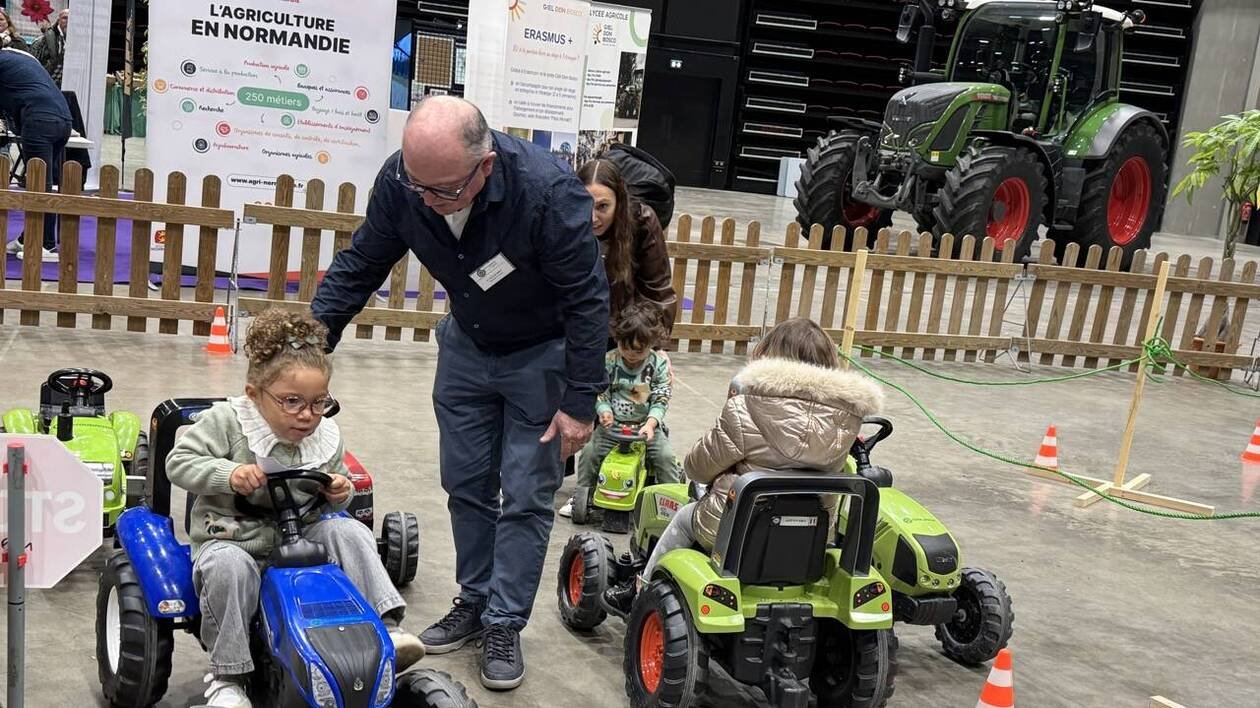 « Le tracteur, ça fait toujours rêver », le salon Tous paysans d’Alençon amuse les enfants