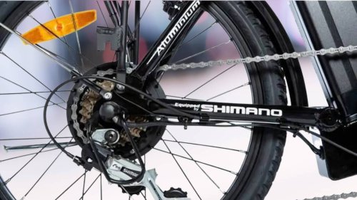 Ce vélo électrique haut de gamme à moins de 900 euros fonce malgré son prix qui se dégonfle