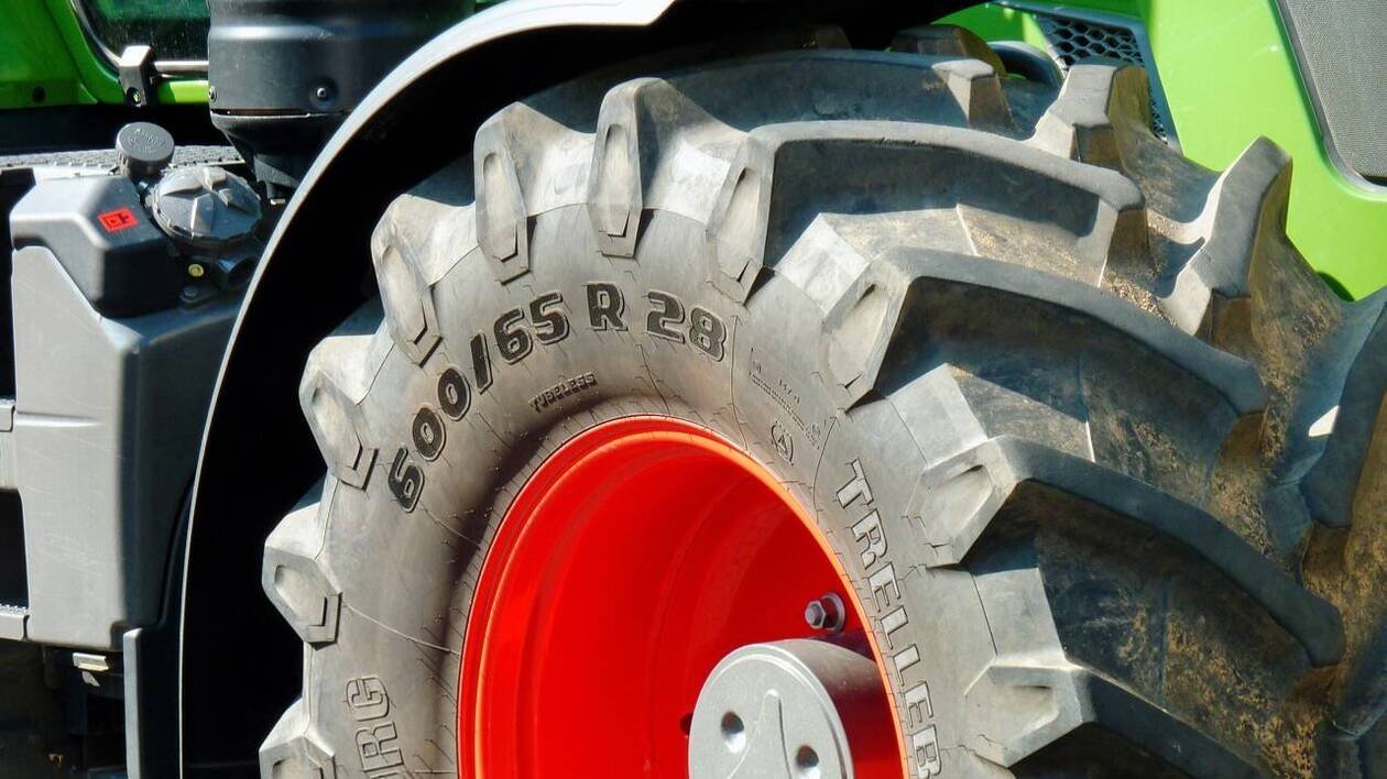 « On a sauté par la fenêtre » : un agriculteur jugé après avoir éventré deux maisons avec son tracteur