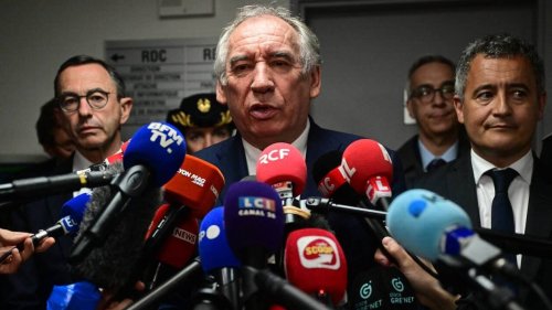 « Ça me poignarde le cœur » : François Bayrou réagit au témoignage de sa fille, victime à Bétharram