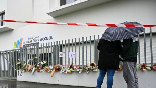 Les Nantais continuent à rendre hommage aux victimes de l’attaque au couteau