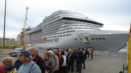 Avec ses 3 430 passagers, le paquebot géant « Preziosa » fait escale à Brest
