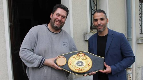 En débarrassant une maison, il retrouve la ceinture mondiale d’un boxeur, volée il y a deux ans