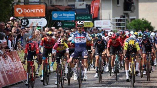 Critérium du Dauphiné. Julian Alaphilippe gagne la deuxième étape, Christophe Laporte reste en jaune