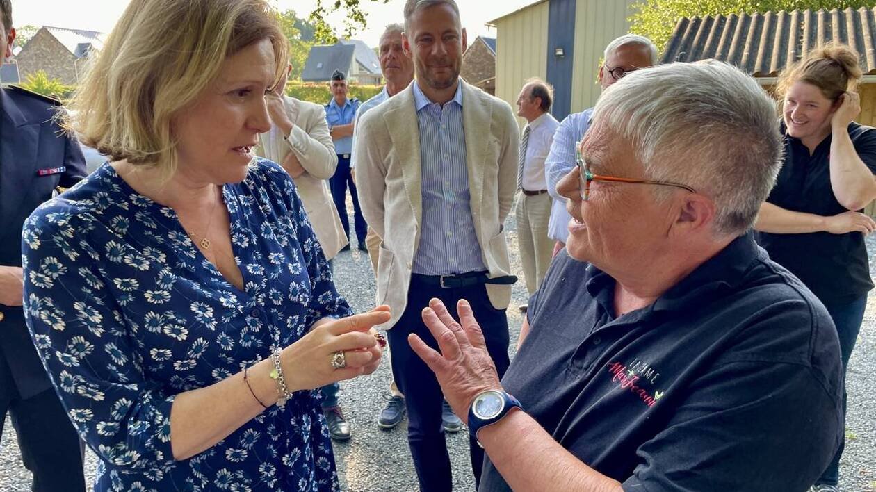Cette éleveuse bretonne a échangé avec Yaël Braun-Pivet : « Merci d’être venue chez une invisible »