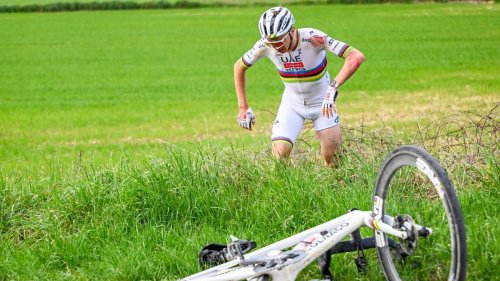 Strade Bianche. « Seulement quelques écorchures » pour Pogacar, vainqueur après avoir chuté