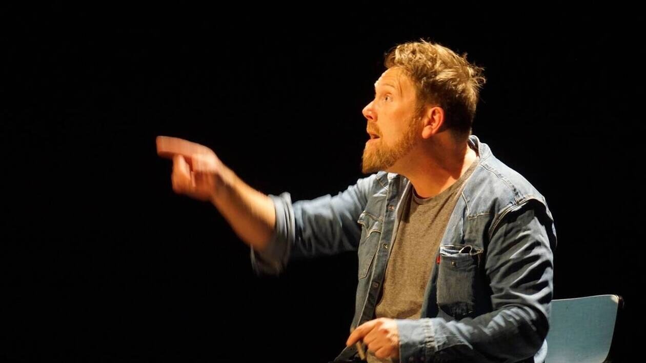 Ce fils d’agriculteurs raconte l’évolution du monde agricole breton, dans un spectacle présenté à Loudéac