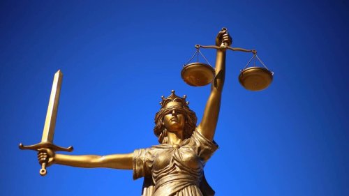 Un dentiste accusé de trois viols et 23 agressions sexuelles devant les assises du Loiret