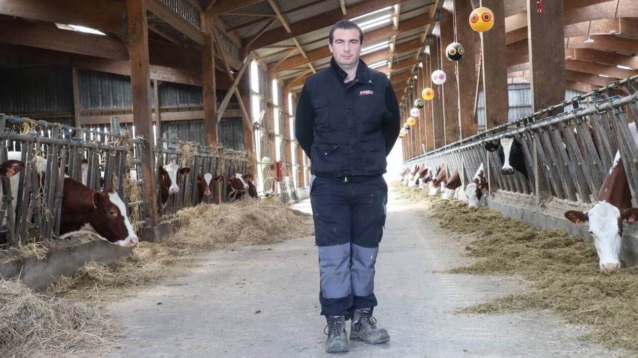 Dans les Côtes-d’Armor, cet agriculteur de 28 ans a repris la ferme familiale née en 1899
