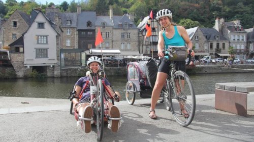 Caroline, paraplégique, soutenue par sa sœur, a relié le Mont-Saint-Michel à Nantes en handbike